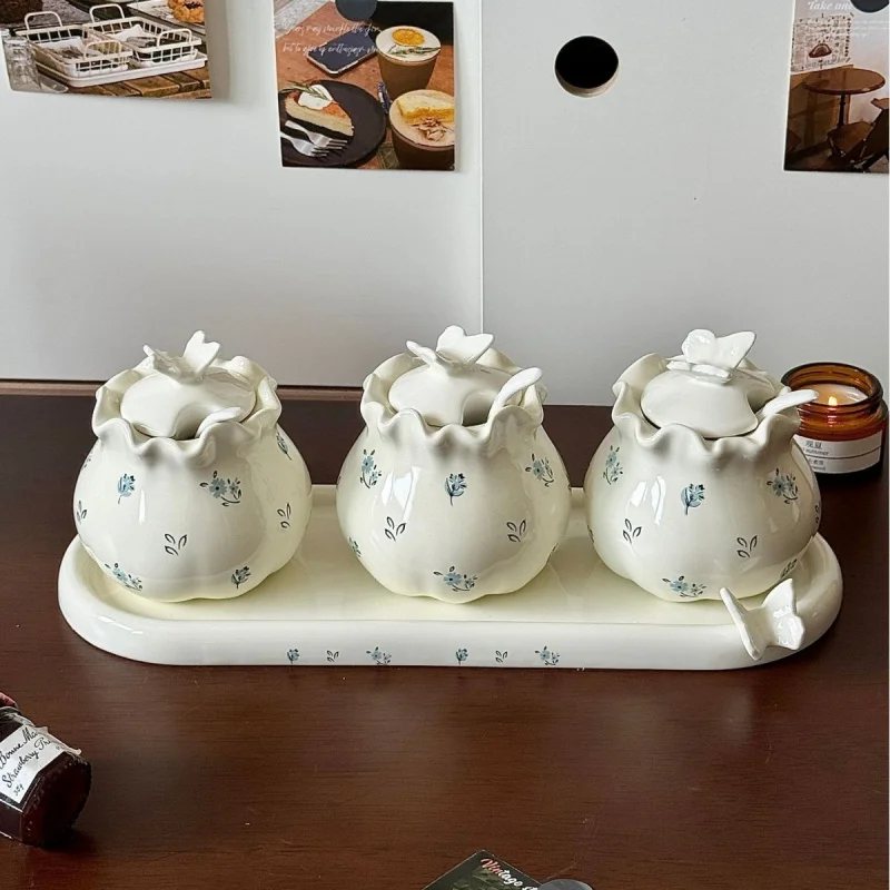 Kitchen Gadgets Vintage - Set van 3 vintage porseleinen zout-,